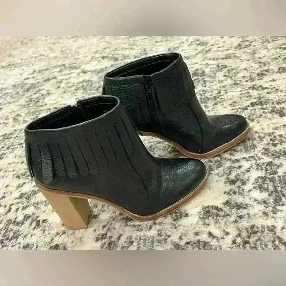 Antonio Melani size 7 fringe bootie - Picture 1 of 6